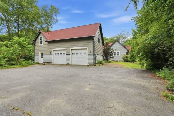 18 Eveningstar Dr, Amherst, MA 01002