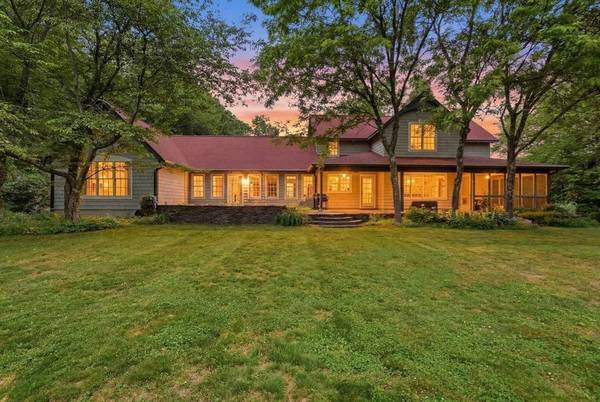 18 Eveningstar Dr, Amherst, MA 01002