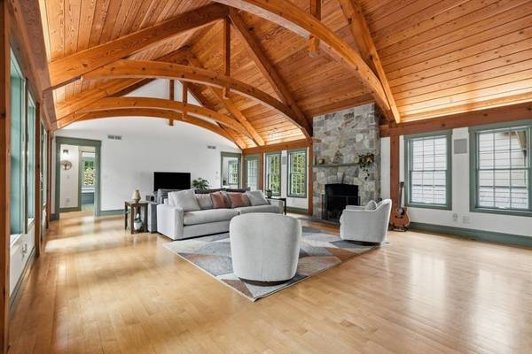 18 Eveningstar Dr, Amherst, MA 01002