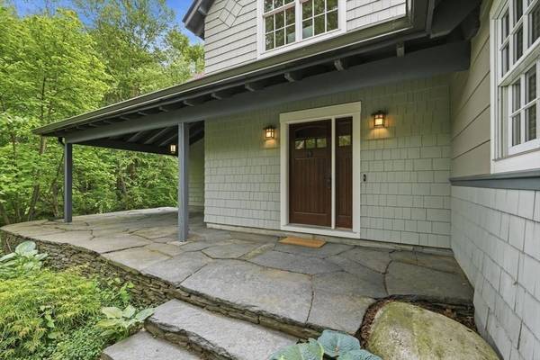 18 Eveningstar Dr, Amherst, MA 01002