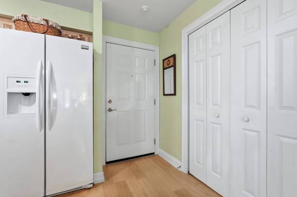26 Greenleaves Dr #611, Amherst, MA 01002