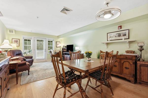 26 Greenleaves Dr #611, Amherst, MA 01002