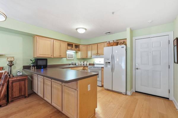 26 Greenleaves Dr #611, Amherst, MA 01002