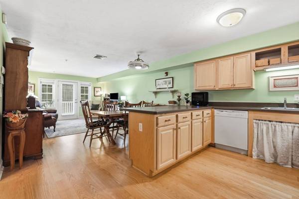 26 Greenleaves Dr #611, Amherst, MA 01002