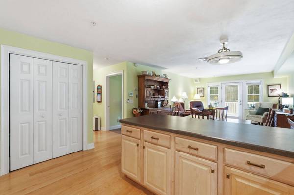 26 Greenleaves Dr #611, Amherst, MA 01002