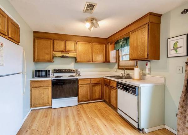 33 Granby Hts #33, Granby, MA 01033