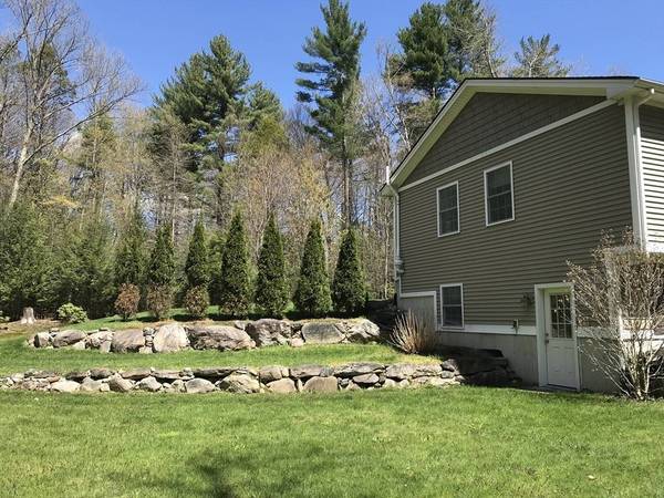631 Warren Wright Rd, Belchertown, MA 01007