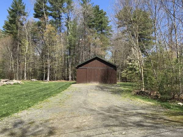 631 Warren Wright Rd, Belchertown, MA 01007