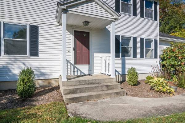 7 Emily Ln, Amherst, MA 01002