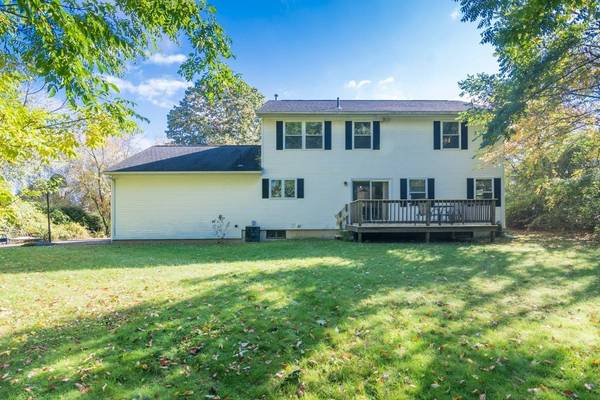 7 Emily Ln, Amherst, MA 01002