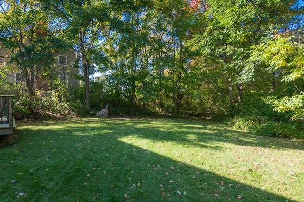 7 Emily Ln, Amherst, MA 01002
