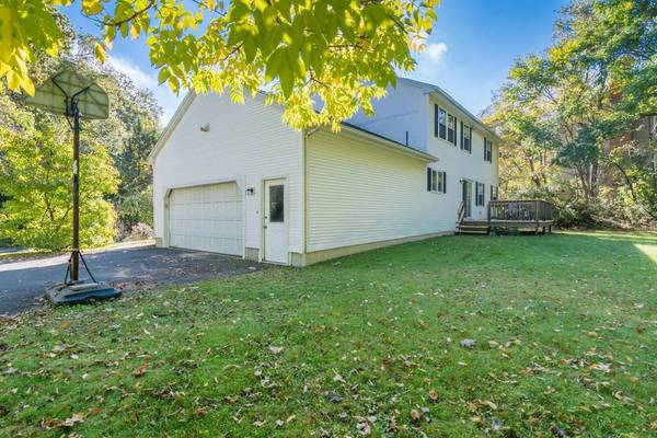 7 Emily Ln, Amherst, MA 01002