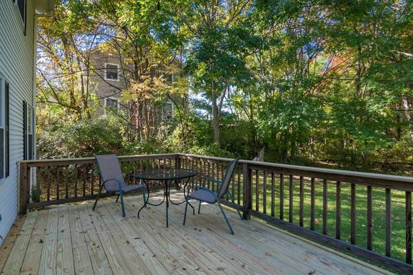 7 Emily Ln, Amherst, MA 01002
