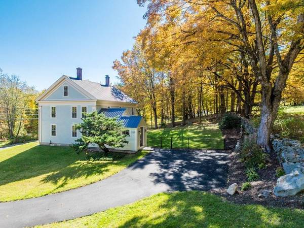 49 Enfield Rd, Pelham, MA 01002