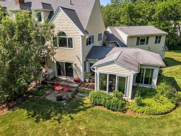 19 Indian Pipe Ln, Amherst, MA 01002