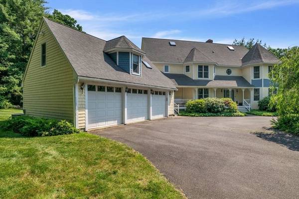 19 Indian Pipe Ln, Amherst, MA 01002