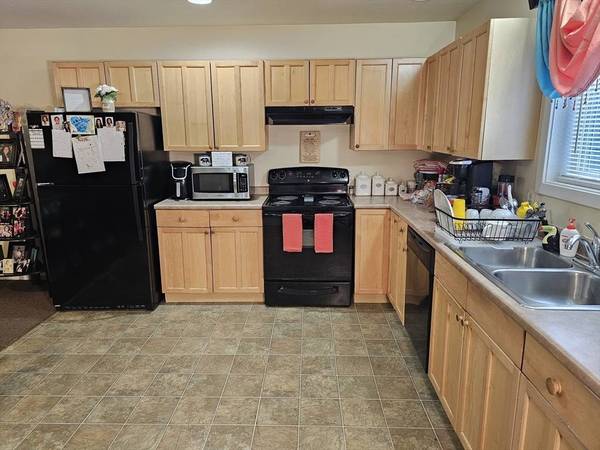 43 Tamarack Dr #43, Amherst, MA 01002