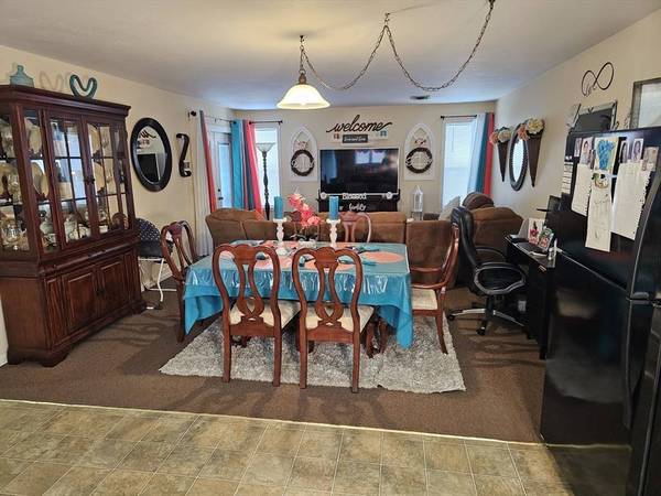 43 Tamarack Dr #43, Amherst, MA 01002