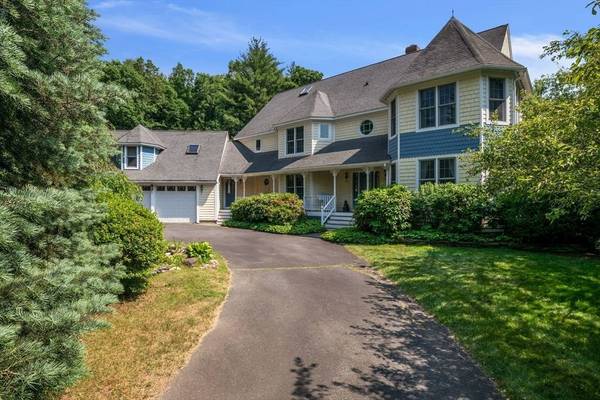 19 Indian Pipe Ln, Amherst, MA 01002