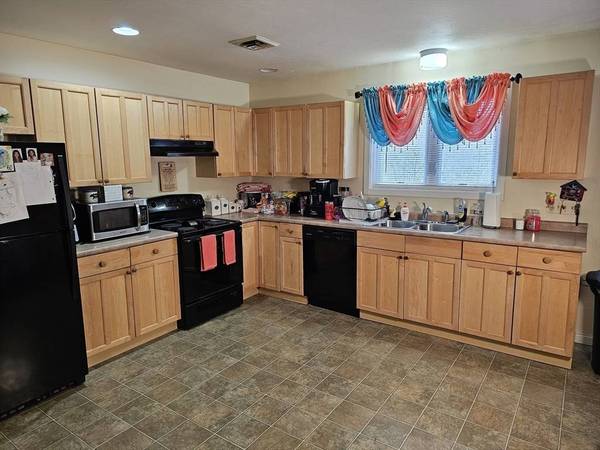 43 Tamarack Dr #43, Amherst, MA 01002