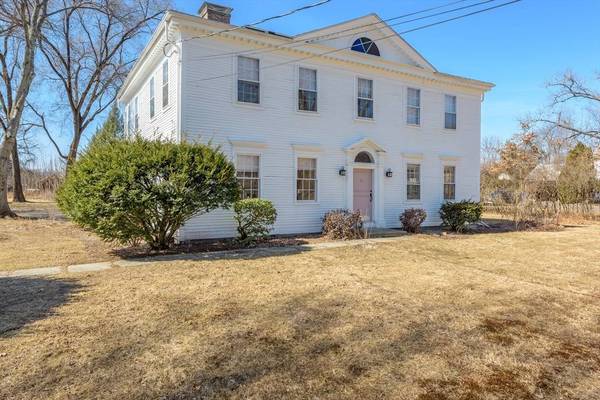 11 Middle St, Hadley, MA 01035