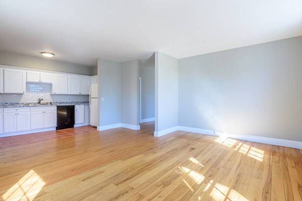 11 Middle St, Hadley, MA 01035