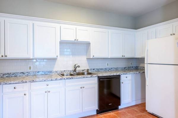 11 Middle St, Hadley, MA 01035