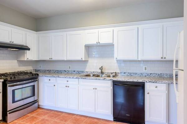11 Middle St, Hadley, MA 01035