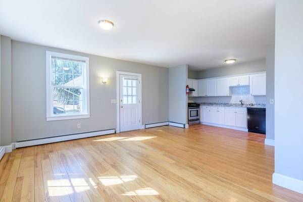 11 Middle St, Hadley, MA 01035