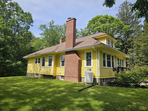 65 Hockanum Rd, Hadley, MA 01035