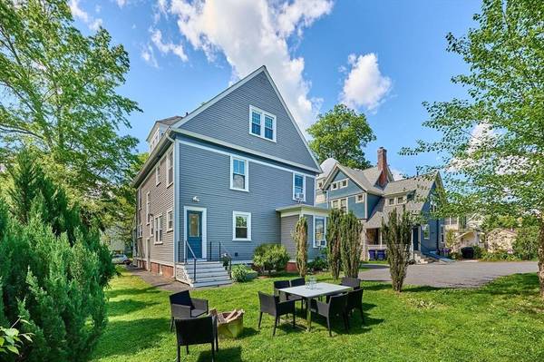 57 Dryads Green, Northampton, MA 01060