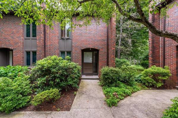 6 Webster Ct #6, Amherst, MA 01002