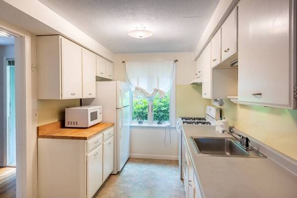 6 Webster Ct #6, Amherst, MA 01002