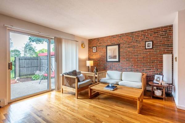 6 Webster Ct #6, Amherst, MA 01002