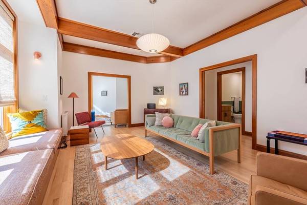 100 Larkspur Dr, Amherst, MA 01002