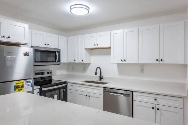 80 Damon Rd #5104, Northampton, MA 01060