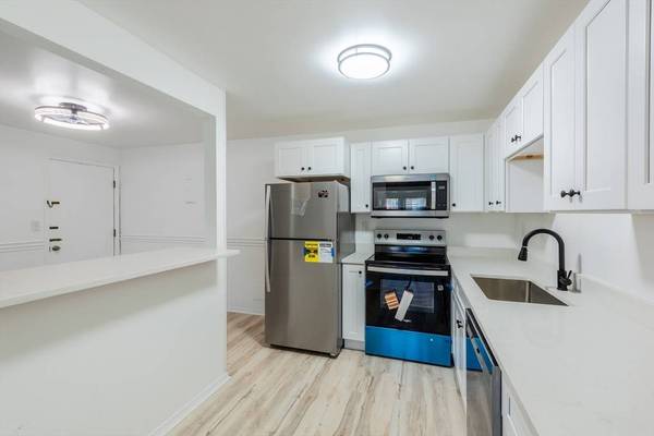 80 Damon Rd #5104, Northampton, MA 01060