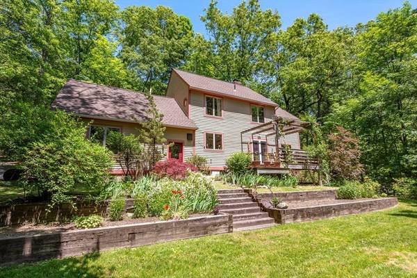 71 Morgan Cir, Amherst, MA 01002