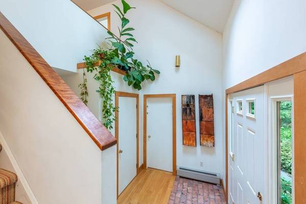 71 Morgan Cir, Amherst, MA 01002