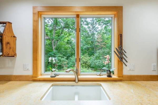 71 Morgan Cir, Amherst, MA 01002