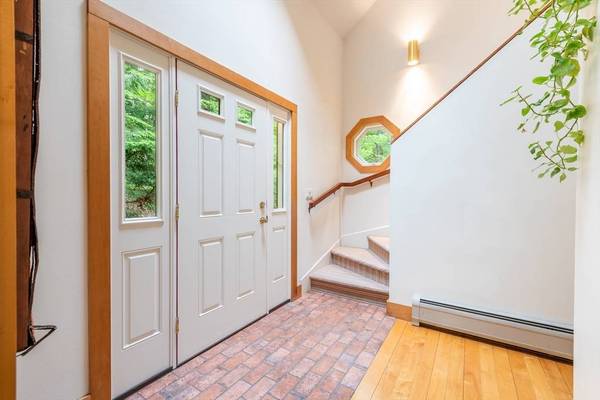 71 Morgan Cir, Amherst, MA 01002