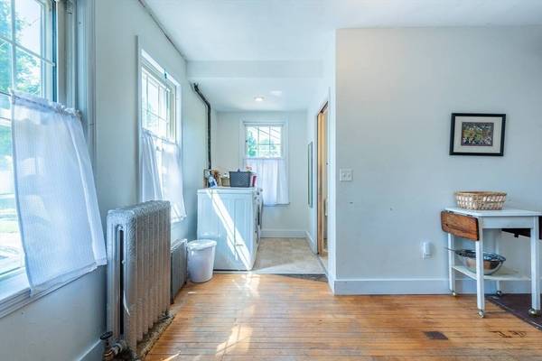 14 Holyoke St, Easthampton, MA 01027