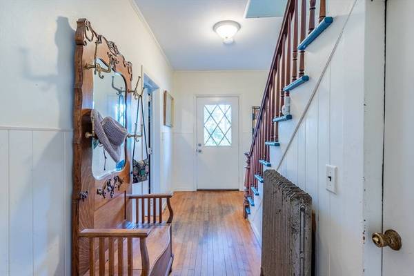 14 Holyoke St, Easthampton, MA 01027