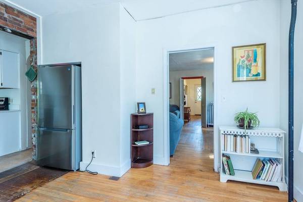 14 Holyoke St, Easthampton, MA 01027