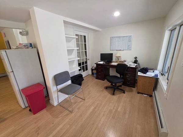 52 Maple St, Northampton, MA 01062