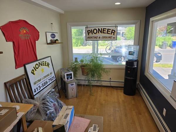 52 Maple St, Northampton, MA 01062