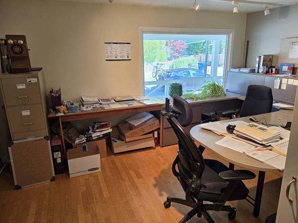 52 Maple St, Northampton, MA 01062