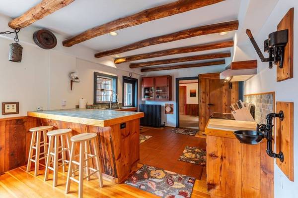 1450 S East St, Amherst, MA 01002