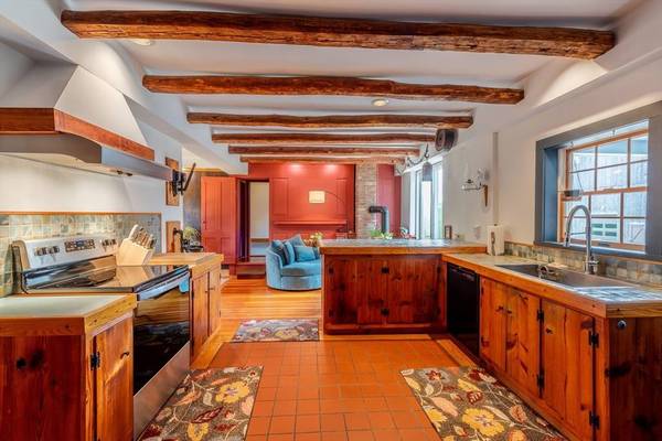 1450 S East St, Amherst, MA 01002