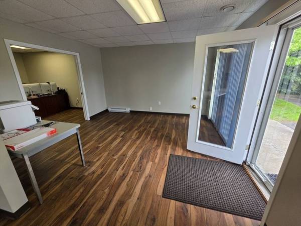 42 Amherst Rd, Sunderland, MA 01375